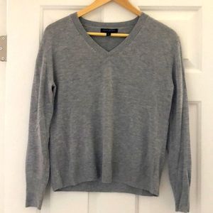 Women’s Banana Republic V neck sweater